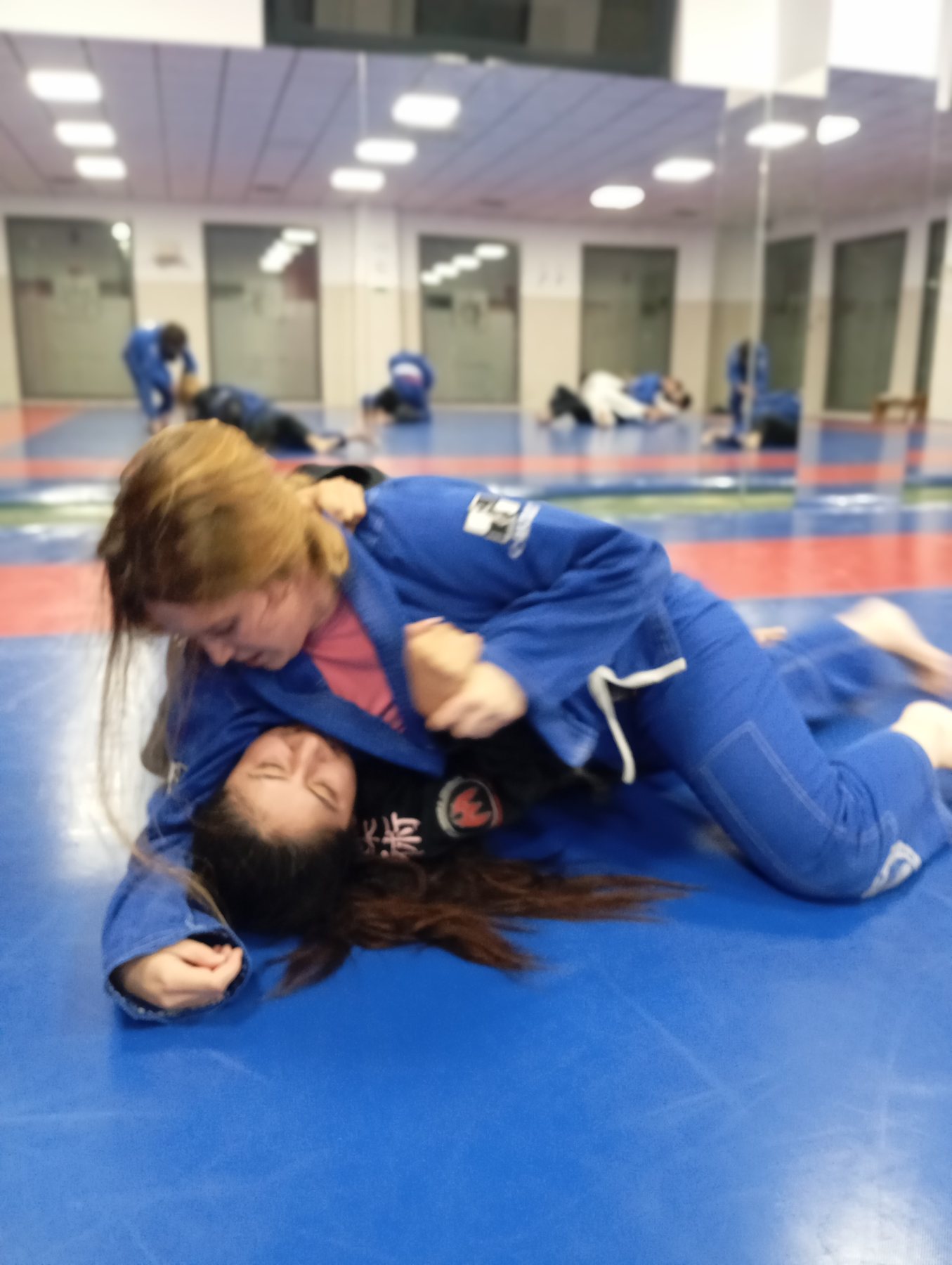 Mujeres: seguridad y confianza en Club Free Style BJJ